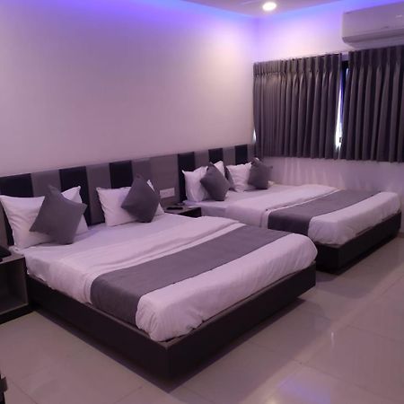 Hotel Selfie Inn Ahmedabad Exterior foto