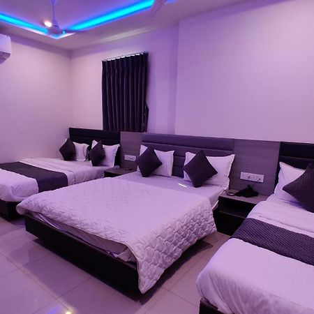 Hotel Selfie Inn Ahmedabad Exterior foto