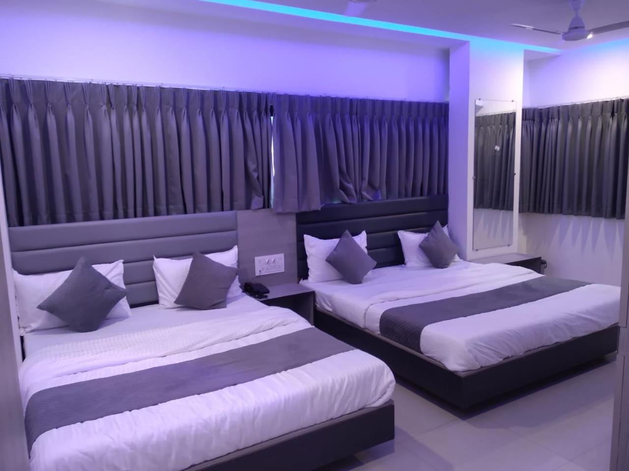 Hotel Selfie Inn Ahmedabad Exterior foto