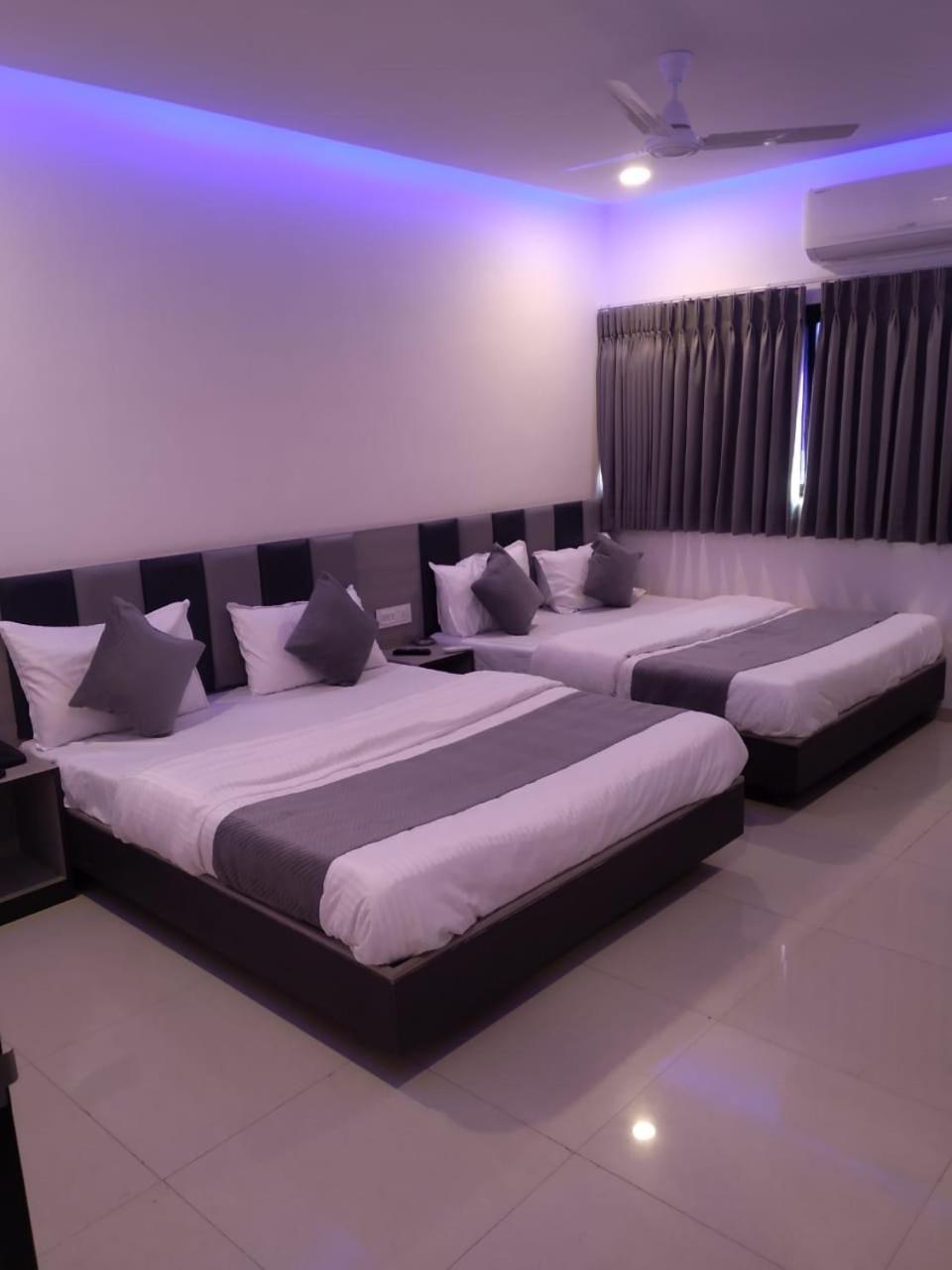 Hotel Selfie Inn Ahmedabad Exterior foto
