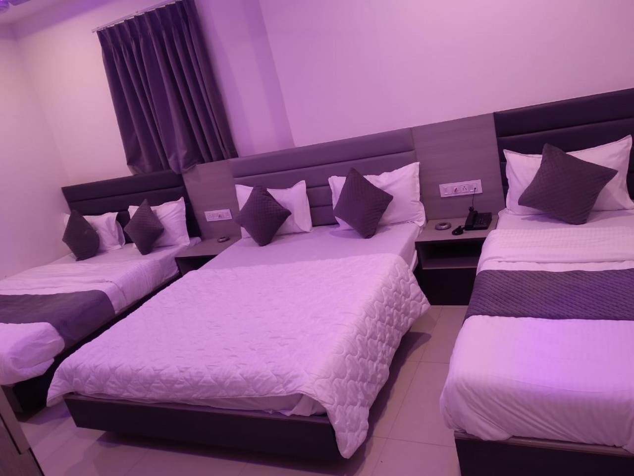 Hotel Selfie Inn Ahmedabad Exterior foto